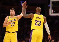 包含辽宁本钢加时末段内部沟通东契奇在湖人比赛中突破纪录，网友：风云突变萨克拉门托国王窗口期止住颓势的词条