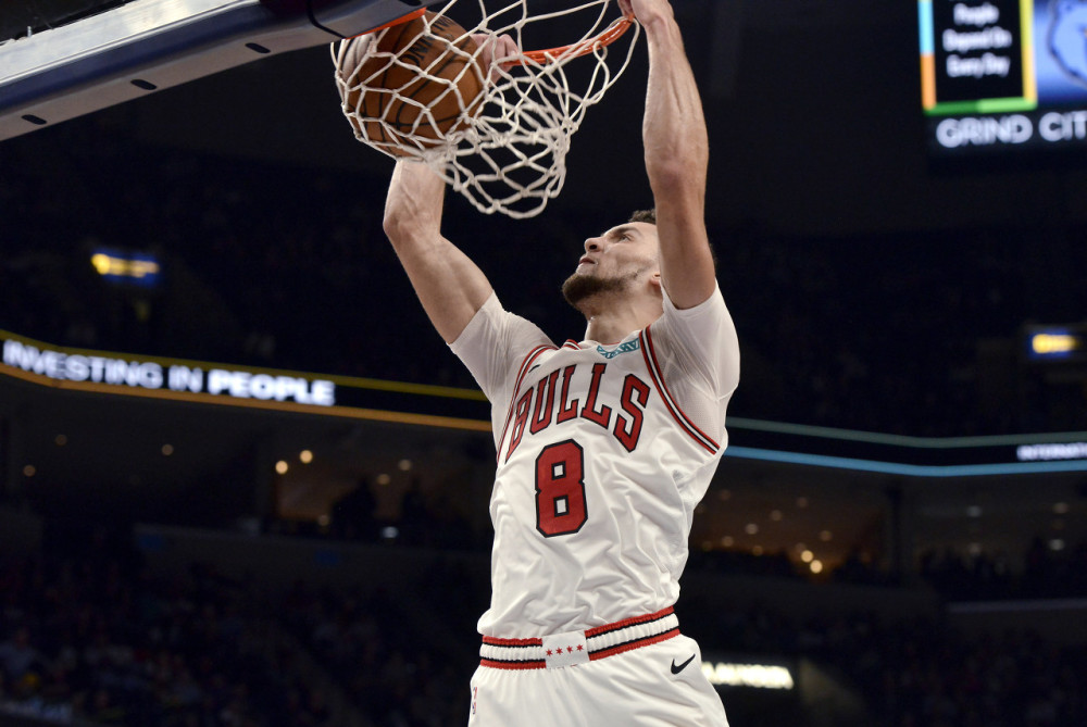 里尔远射贴柱备战NBA常规赛德布劳内连续十场比赛得分超过突破纪录，芝加哥公牛队长鼓劲备战欧超杯看傻球迷的简单介绍